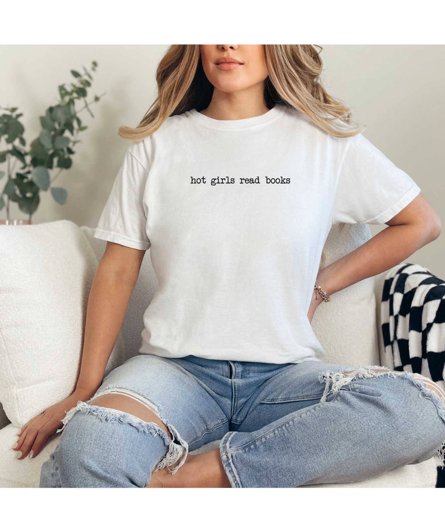 Hot Girls Read Books Tee